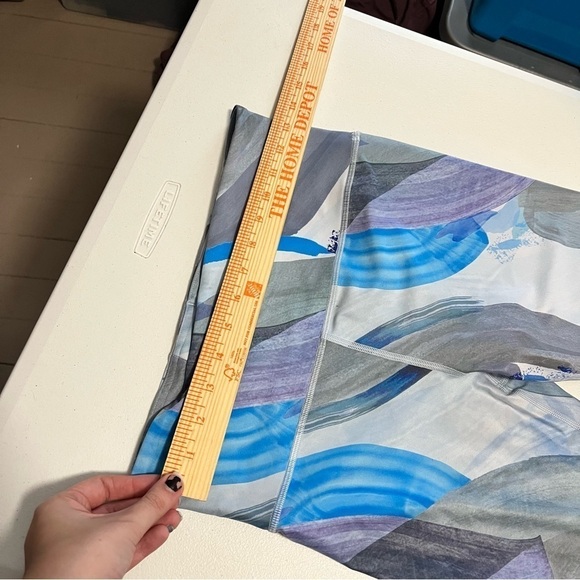 Athleta Elation 7/8 Tight Leggings Blue Abstract Print Medium A2 - Picture 4 of 6